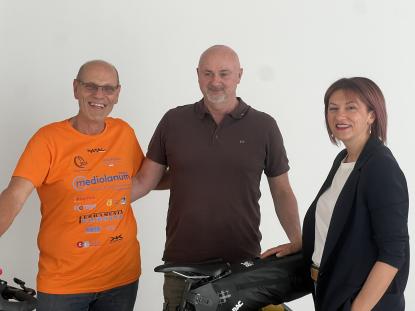 “Je moet waarschijnlijk een beetje gek zijn” Edilteco steunt de fietstocht van Enrico Monari naar de Noordkaap